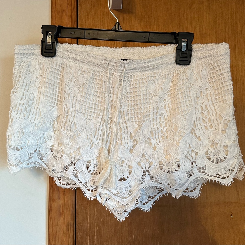 EXPRESS Lace White Shorts Size M